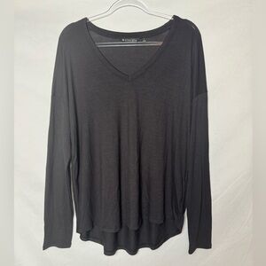 EUC Athleta Essential V-Neck T-Shirt L/S Black SIZE Large Women Gym Yoga Workout